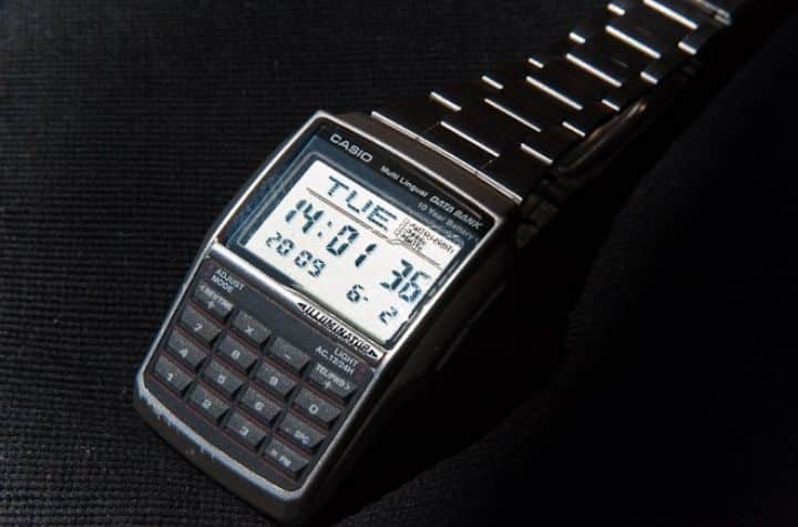 La historia de Casio de los años 80 de los relojes con calculadora.